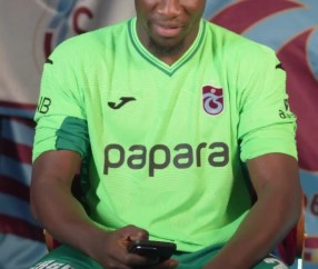 奥纳纳官宣视频：将手机壁纸更换，背景音乐是魔性的奥纳纳纳~